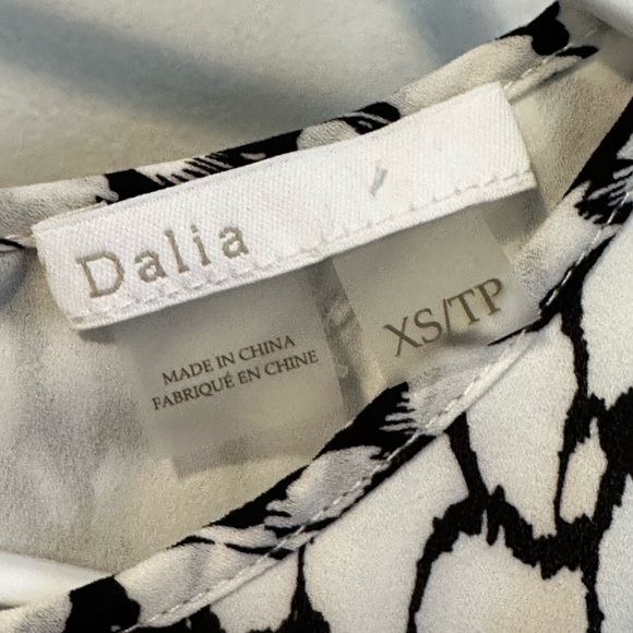 Dalia- black and white tank blouse with split back - Picture 2 of 7